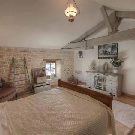 4bed3bath 1736 Barn Conversion-hearth Sainte-Soline